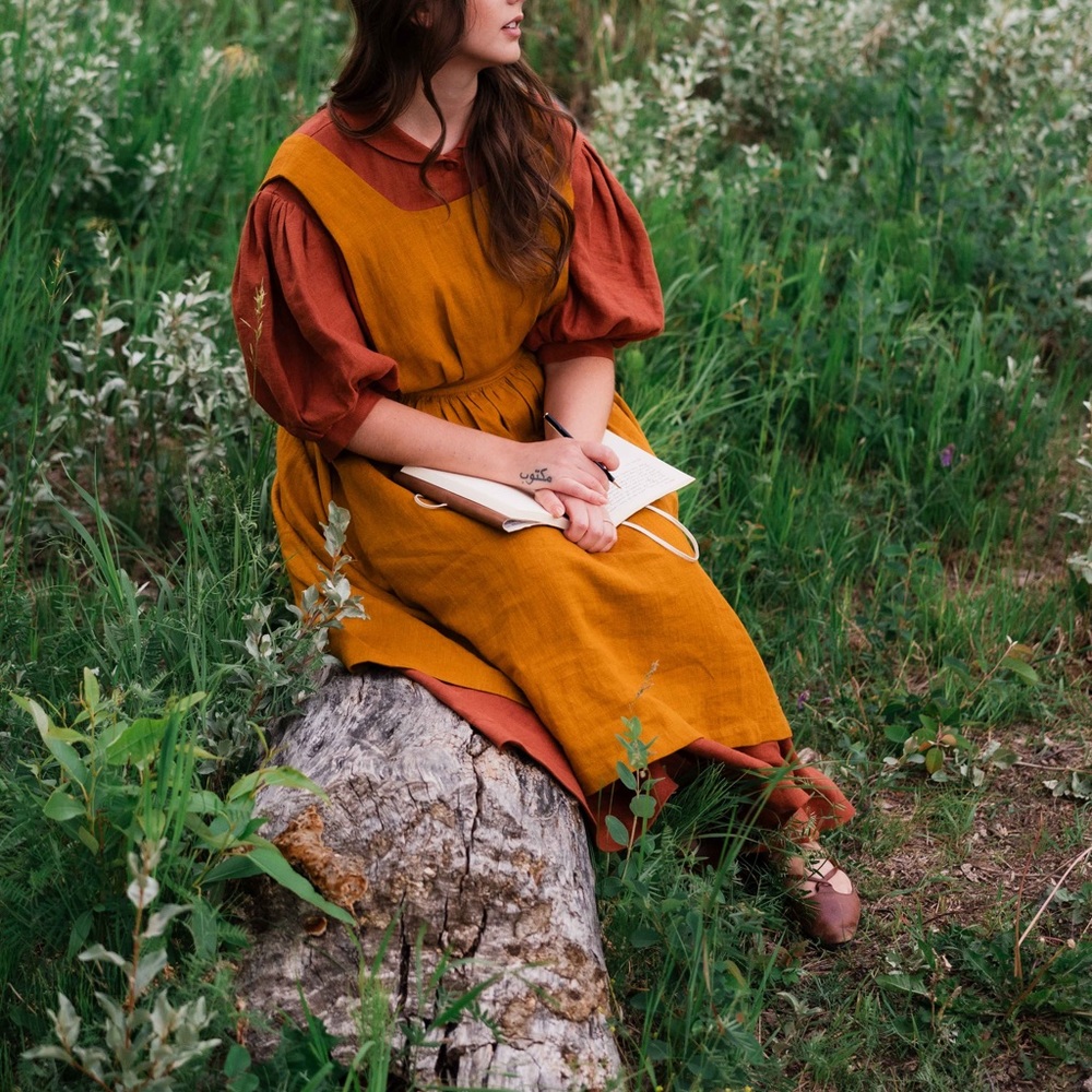 Little women atelier 100% linen Beth pinafore apron in Ochre - worn once